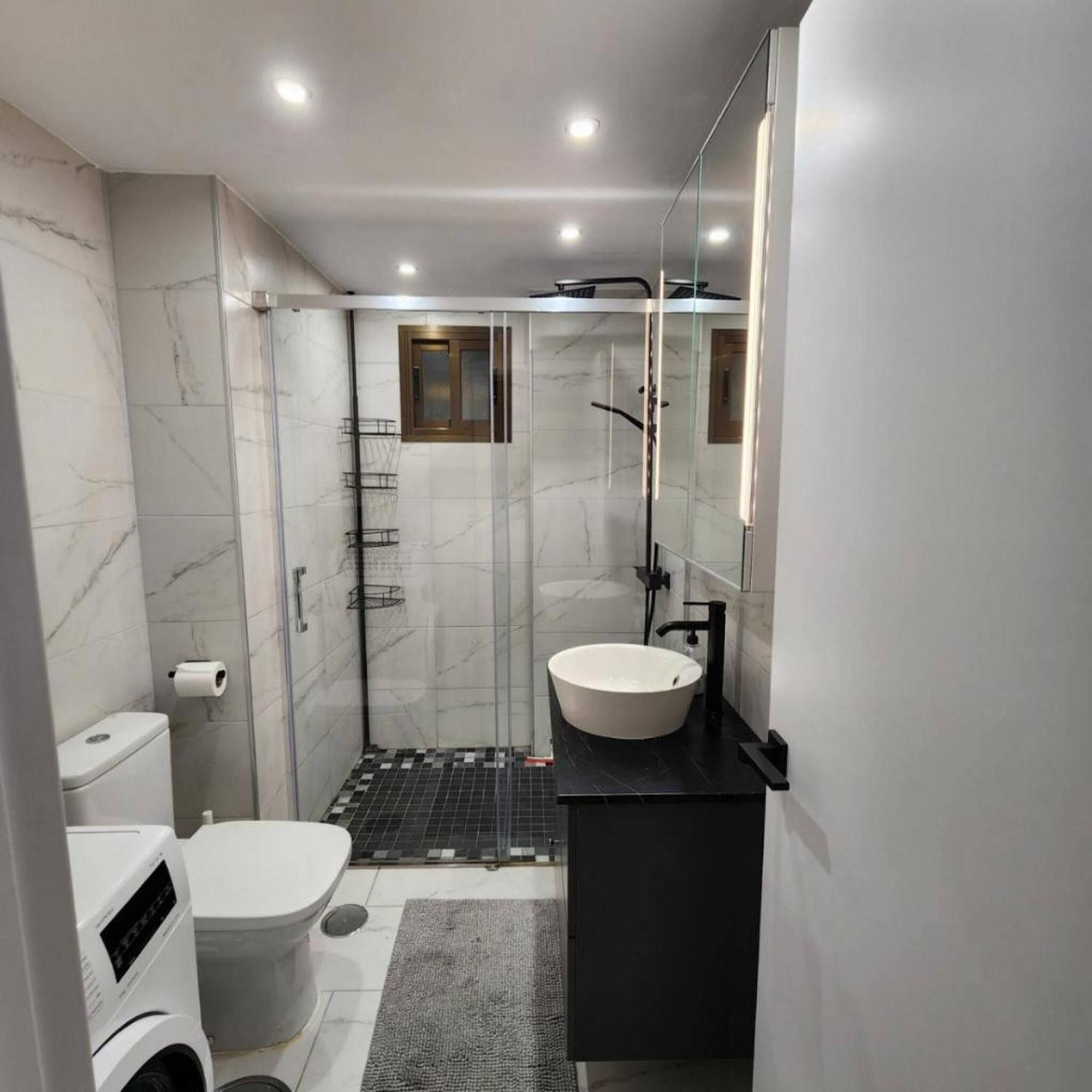 082 - Stunning Sea Views Beachfront Appartement *