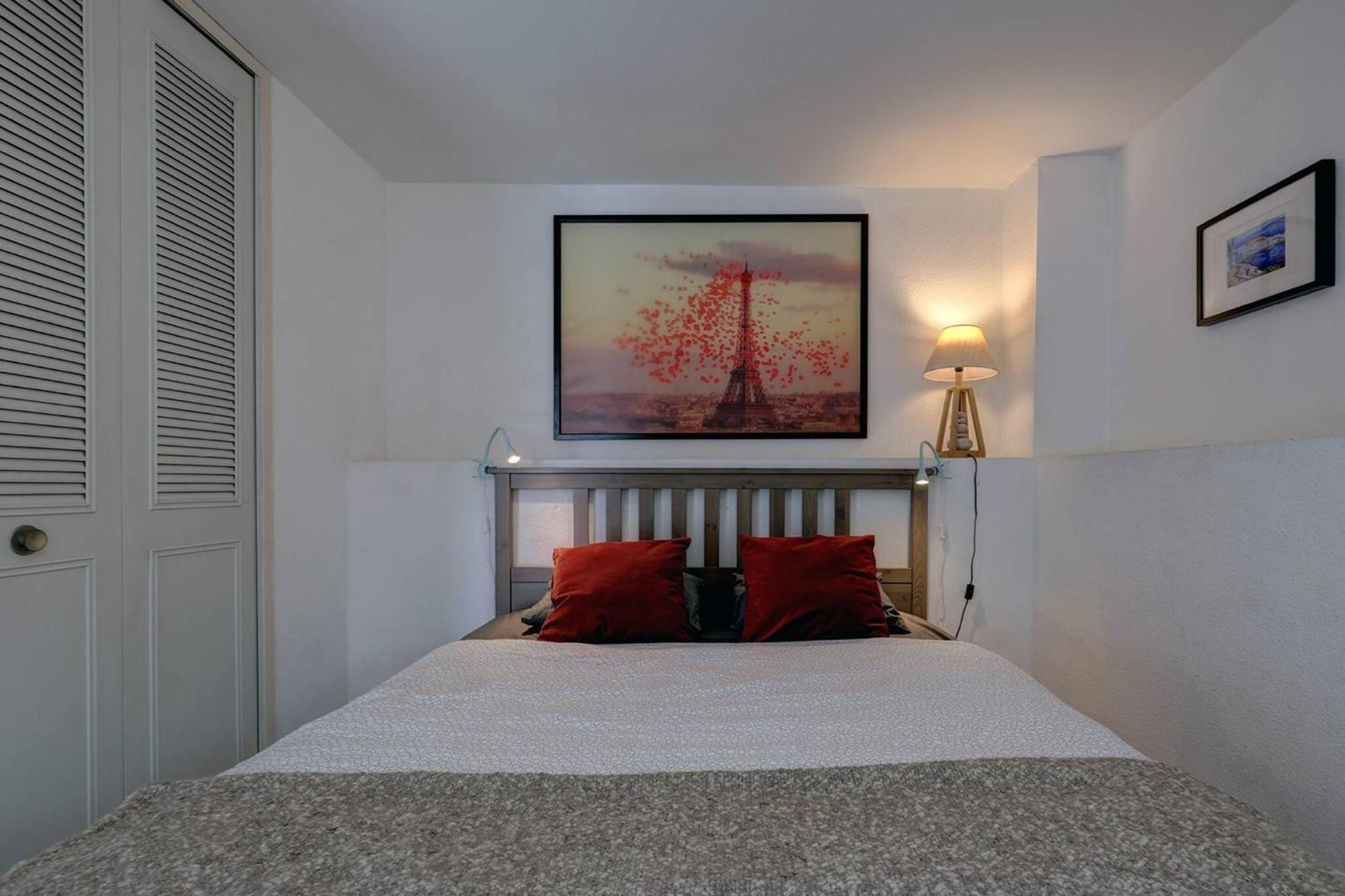 082 - Stunning Sea Views Beachfront Appartement *